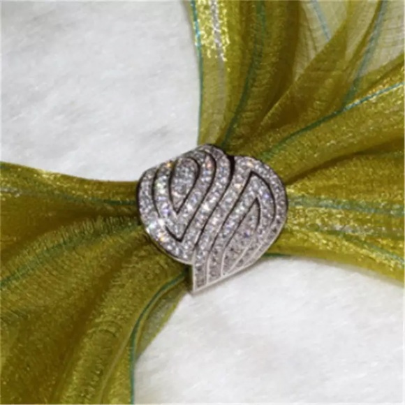 New Full Crystal Fashion Gorgeous Ring - Picture 4 of 4